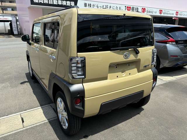 今のお車はスペアタイヤがほぼ付属しておりません。万が一のパンクに備えてケイカフェならパンクも保証します！純正アルミホイールを装着してます！社外アルミホイールやスタッドレスタイヤも当店にお任せください。