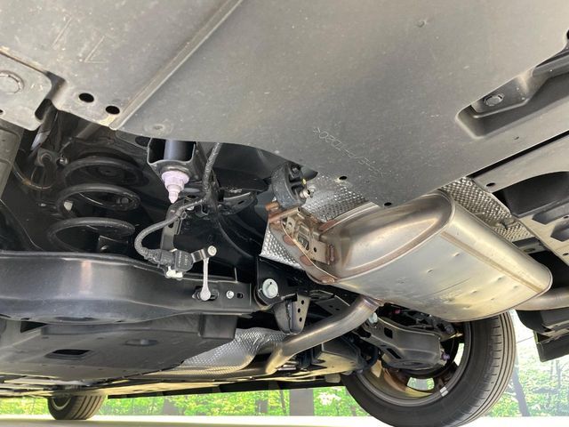 お車を安心してお乗りいただく為には、足回りの定期点検が欠かせません。サービスサポート（有償保証）では無料点検もご提供しており、安心のカーライフをお過ごしいただけるサポート体制が整っています。