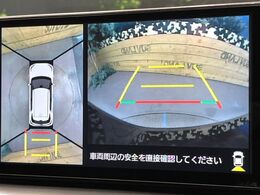 【マルチテレインモニター】車のフロントやサイドのカメラ画像を同時にモニター表示することで、悪路や狭い道を走行時でも周囲の状況確認ができ安心！本格SUVにうれしい装備です♪