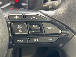 【レーダークルーズコントロール】高速道路での長距離走行が楽に！！自動で速度を保つクルーズコントロールが、衝突軽減システムと連携し、前方の車両を感知して車間を保つように速度調節してくれます！！