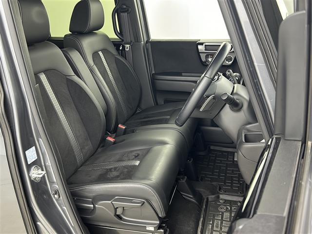 【運転席】座り心地が良いシートなので長時間の運転でも快適にお過ごしいただけます。新品のフロアマットのご注文も可能です。掲載箇所以外にご希望の写真がございましたらお気軽にお問い合わせ下さい。