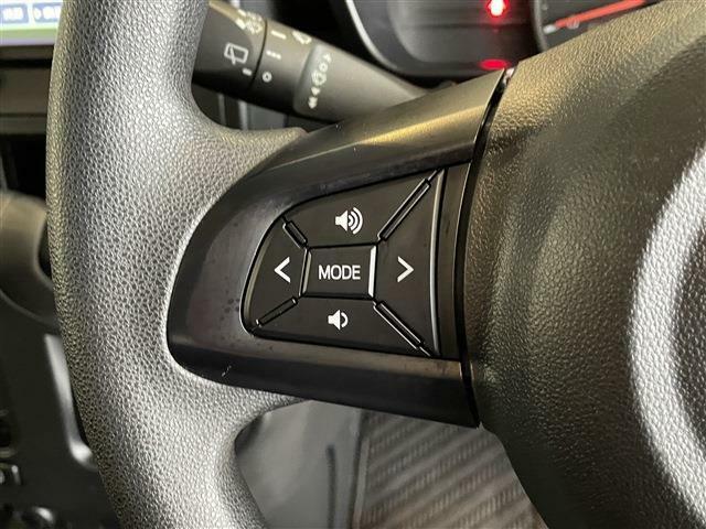 【ステアリングリモコン】　運転中ハンドルから手を離す事なくオーディオやディスプレイ表示切り替えなどの操作が可能！！