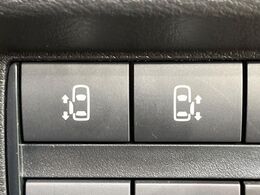 【両側パワースライドドア】スマートキーや運転席のスイッチで後席両側スライドドアの開閉が可能♪電動だから力を入れてドアを開ける必要が無く、小さなお子様でも簡単に開け閉めでき快適です♪