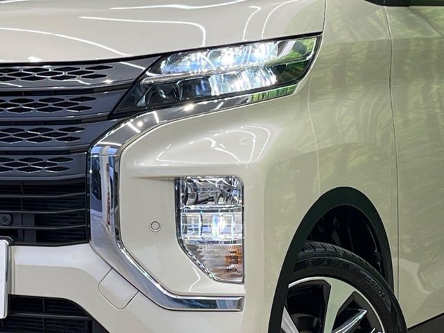 【LEDヘッドライト】悪天候や夜間走行時も良好な視界を確保し安心して運転できる高輝度LEDヘッドライトを装備！点灯速度が早く、消費電力も抑えられています。