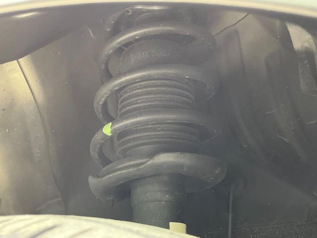 お車を安心してお乗りいただく為には、足回りの定期点検が欠かせません。サービスサポート（有償保証）では無料点検もご提供しており、安心のカーライフをお過ごしいただけるサポート体制が整っています。