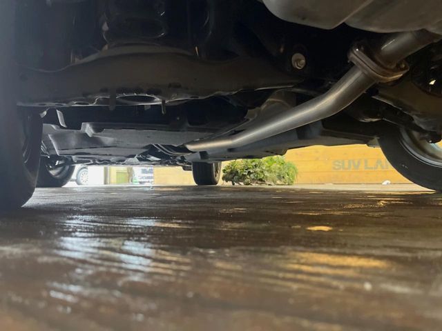 お車を安心してお乗りいただく為には、足回りの定期点検が欠かせません。サービスサポート（有償保証）では無料点検もご提供しており、安心のカーライフをお過ごしいただけるサポート体制が整っています。