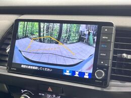 【バックカメラ】駐車時に後方がリアルタイム映像で確認できます。大型商業施設や立体駐車場での駐車時や、夜間のバック時に大活躍！運転スキルに関わらず、今や必須となった装備のひとつです！