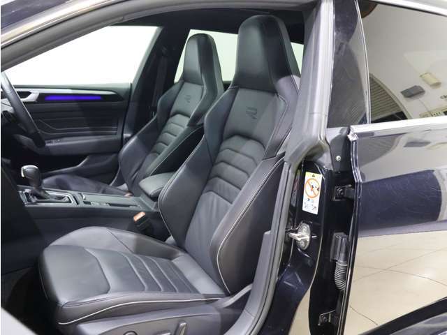 Das WeltAuto独自の項目チェックリストに基づき、入念に車両チェックとクリーニングを実施。美しく高品質な車をご提供します。