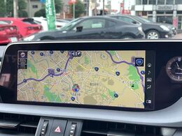 【12.3インチワイドナビ】高級感とインパクトのある大型ワイドナビを装備。各種オーディオ操作はもちろん、横長ワイド画面でのマップ2分割表示など、利便性も高いナビです♪