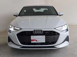 フロントマスクの洗練されたスポーティーデザインは上品な仕上がりになりながらも最先端を感じさせるデザインとなっております。