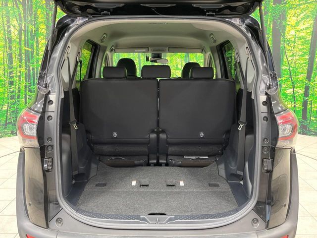 普段のお買い物や通勤、送迎等に十分な荷室スペースを確保しております。セカンドシートを倒すと、大きな荷物の積載も可能です♪