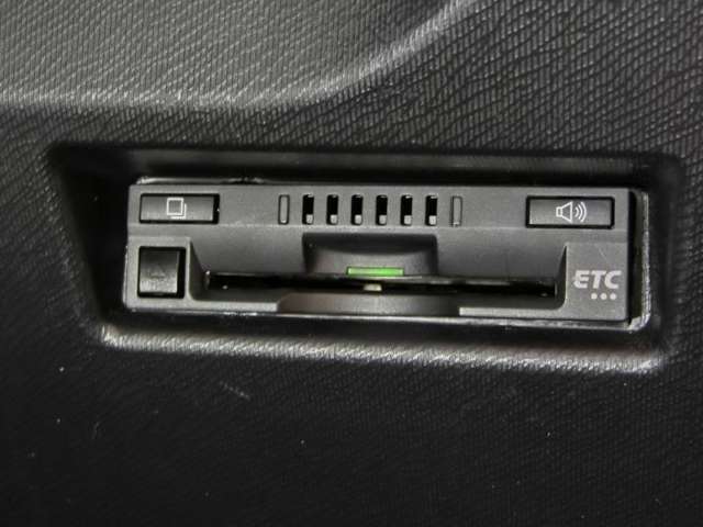 高速道路などの料金所もスムーズに通過出来便利なETC