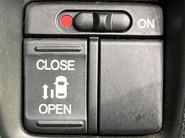 【パワースライドドア】スマートキーや運転席のスイッチでスライドドアの開閉が可能♪電動だから力を入れてドアを開ける必要が無く、小さいお子様でも、重い荷物を持っている時もラクに開け閉めできます♪