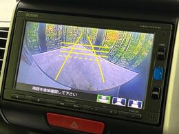 【バックカメラ】駐車時に後方がリアルタイム映像で確認できます。大型商業施設や立体駐車場での駐車時や、夜間のバック時に大活躍！運転スキルに関わらず、今や必須となった装備のひとつです！