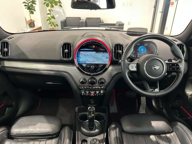 時を経ても深い魅力を放ち続けるMINI。より快適にお乗り頂くために、3つのサポートプログラムをご用意しております。※認定中古車保証は登録日より最長4年間まで延長が可能です。