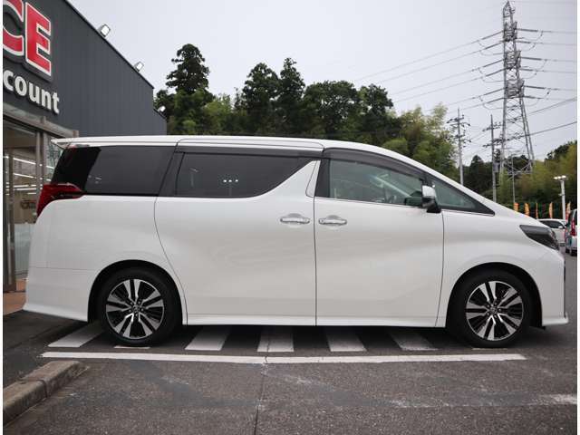 ☆☆自社の関東運輸局認証工場【認証番号3-4924号】、国の指定を受けた自社工場で国家資格を持った整備士が整備付車検または、納車前点検整備プラス快適点検で快適カーライフをお届けします。☆☆