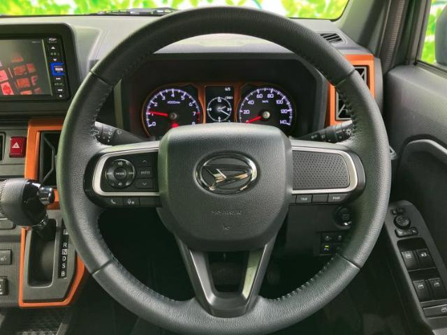 WECARSの展示場では実際に見て、触ってお車をお選びいただけます！知識の豊富な営業スタッフが様々なカーライフをご提案いたします！