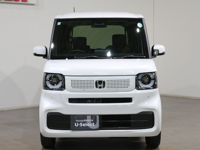 前方死角を減らした広く良好な視界が運転に高い安心感をもたらします。