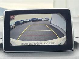 【バックモニター】後ろのカメラの映像をモニターに映し出すことができます！後方の見えない死角や、障害物との距離感をしっかり確認することができます！駐車が苦手な方におすすめです。