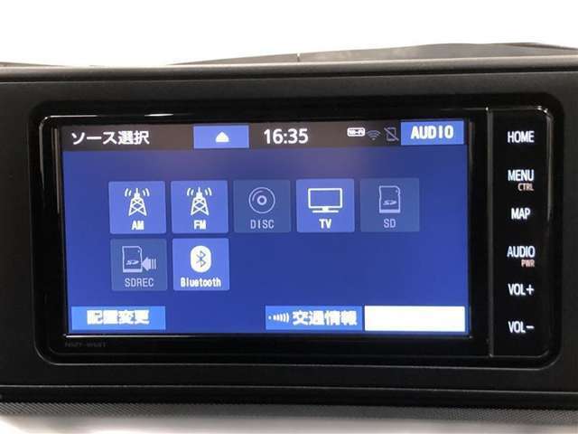 ラジオ、フルセグテレビ、CD再生、DVD再生、SD再生(音楽/動画)、SD録音(別途SDカードが必要です)、Bluetoothオーディオが使用可能です。詳しい仕様については展示店舗までお尋ねください。