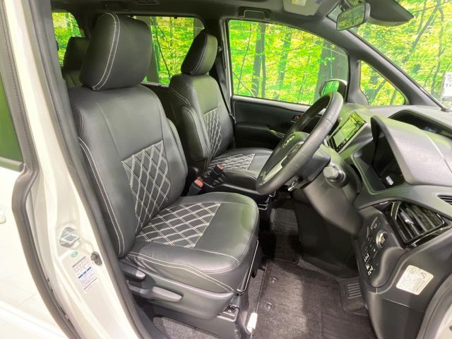運転席シート廻りは使用感も少なく、良好な状態となっています。丁寧に使われていたことがよくわかりますね。