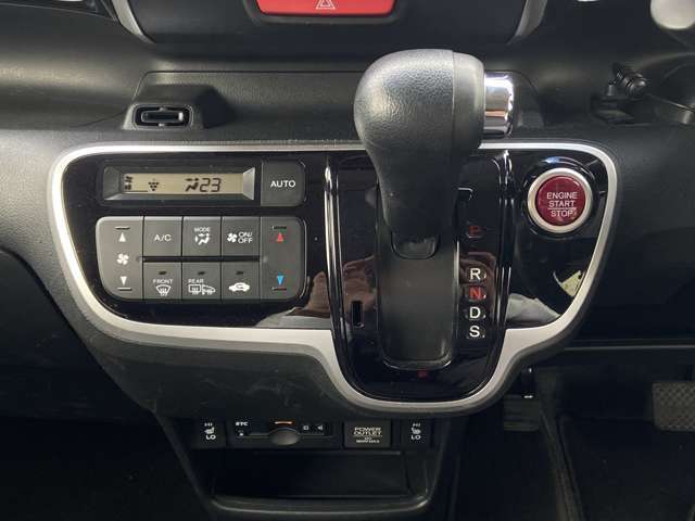 新車、中古車販売はもちろんですが、その他にも保険、オートローン、車検、整備、買取などなど、お車に関することならぜひ当店にお任せ下さいませ☆★