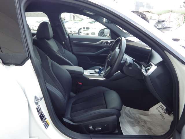 お車は【BMW　Premium　Selection名古屋南】に展示中！皆様のご来場、お問い合わせをお待ちしております！　お問い合わせは、無料電話：0078-6043-6547まで！