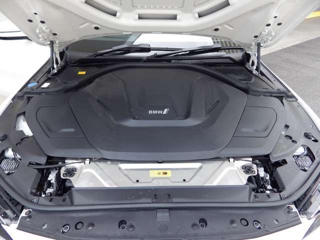 掲載車両以外にも多数の展示車をご用意しております。ご希望車種ございましたらご連絡くださいませ。