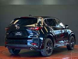 【CX-5】上質感と精悍さを兼ね備え、ワイド感を強調した意匠。オールラウンドな機能美と品格、洗練されたデザイン。