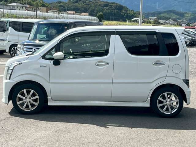 ★画像や動画を見ただけでお車の検討を進める事に抵抗がある方でも気軽に利用できるオンライン商談ならお車の検討はもちろん営業担当や店舗の様子も生中継でご覧いただけますので安心してお車をご検討頂けます。