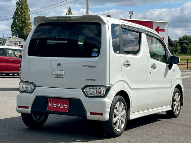 ★画像や動画を見ただけでお車の検討を進める事に抵抗がある方でも気軽に利用できるオンライン商談ならお車の検討はもちろん営業担当や店舗の様子も生中継でご覧いただけますので安心してお車をご検討頂けます。