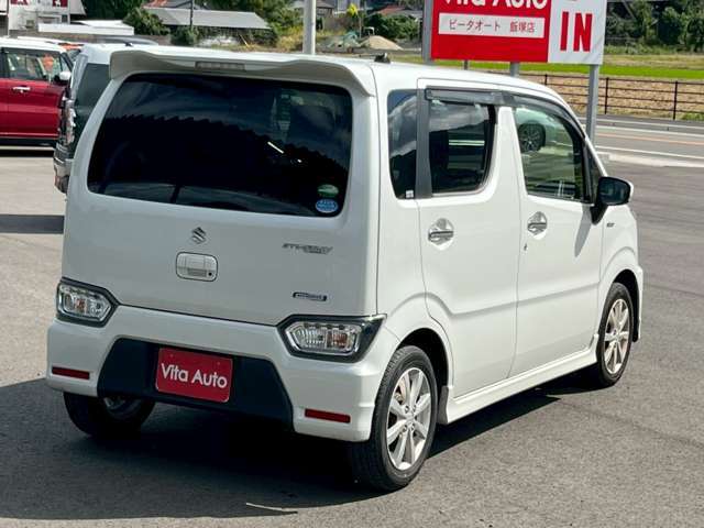 ★画像や動画を見ただけでお車の検討を進める事に抵抗がある方でも気軽に利用できるオンライン商談ならお車の検討はもちろん営業担当や店舗の様子も生中継でご覧いただけますので安心してお車をご検討頂けます。