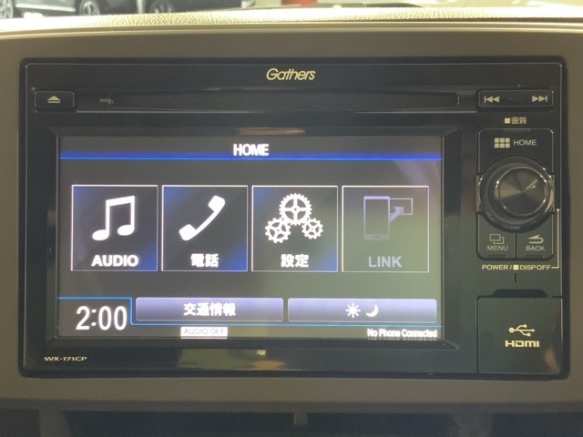 ダッシュボードに自然に溶け込むようにデザインされた純正ディスプレイオーディオ(WX-171CP)を装備。