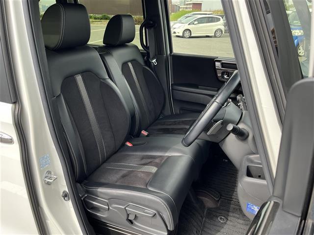 【運転席】座り心地が良いシートなので長時間の運転でも快適にお過ごしいただけます。新品のフロアマットのご注文も可能です。掲載箇所以外にご希望の写真がございましたらお気軽にお問い合わせ下さい。