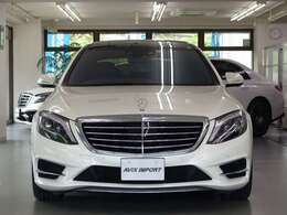 Mercedes-Benzロゴ付ブレーキキャリパー・19インチAMG5ツインスポークアルミホイールが装備され、スポーティーかつダイナミックなスタイリングを演出！！