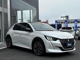 専門のサービススタッフに専用テスター。ご納車前の点検整備から、アフターサービスまで、お任せ下さい。