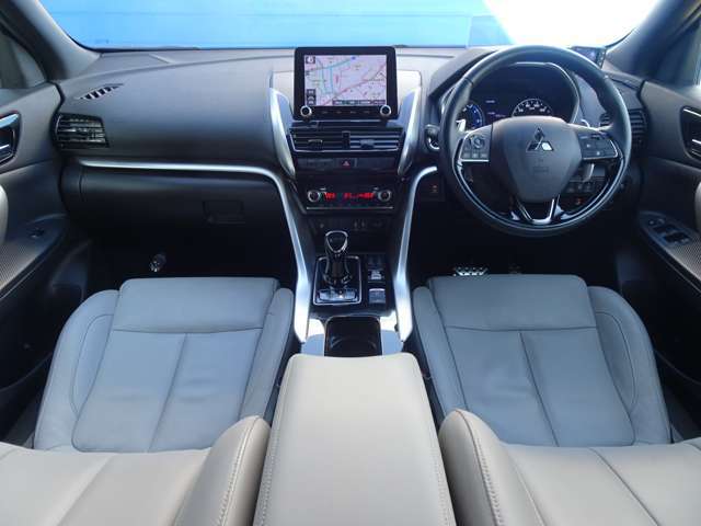 ◆白本革シート　◆OP電気温水式ヒーター　◆自動防眩ルームミラー　◆アルミペダル