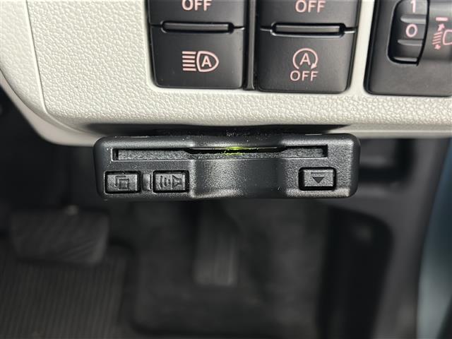 【ETC】有料道路を利用する際に料金所で停止することなく通過できる、ETC車載器（ノンストップ自動料金収受システム機器）が装備されています。セットアップを行うことで利用可能になります。
