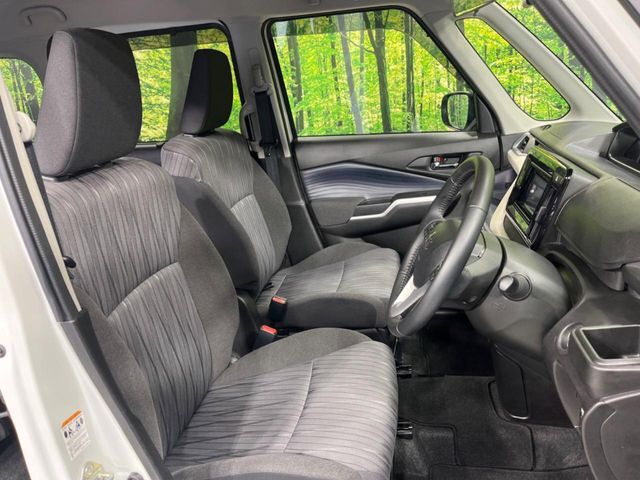 運転席シート廻りは使用感も少なく、良好な状態となっています。丁寧に使われていたことがよくわかりますね。