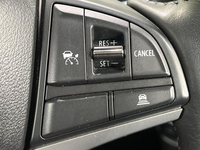 【アダプティブクルーズコントロール】高速道路での長距離走行が楽に！！自動で速度を保つクルーズコントロールが、衝突軽減システムと連携し、前方の車両を感知して車間を保つように速度調節してくれます！！