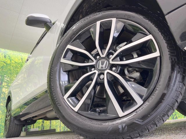 【純正18インチアルミホイール】外観にマッチした純正アルミホイールを装着しております。各種社外アルミホイールや、スタッドレスタイヤも取扱いしております。是非ご相談ください♪