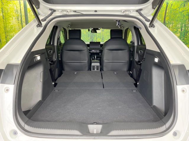普段のお買い物や通勤、送迎等に十分な荷室スペースを確保しております。セカンドシートを倒すと、大きな荷物の積載も可能です♪