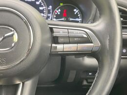【マツダ・レーダークルーズコントロール】高速道路での長距離走行が楽に！自動で速度を保つクルーズコントロールが、衝突軽減システムと連携し、前方の車両を感知して車間を保つように速度調節してくれます！！