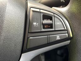 【アダプティブクルーズコントロール】高速道路での長距離走行が楽に！！自動で速度を保つクルーズコントロールが、衝突軽減システムと連携し、前方の車両を感知して車間を保つように速度調節してくれます！！