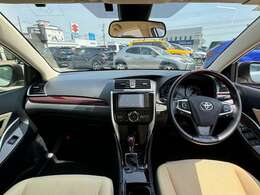 【室内】コックピット。車内もキレイで嫌な臭いもありません！ご納車後の臭いが付きにくくなる「空気触媒コーティング」もあります。