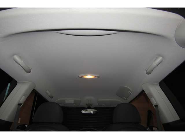 ルーフライニング（天張り）は、当社にて新品に貼り替えいたします。