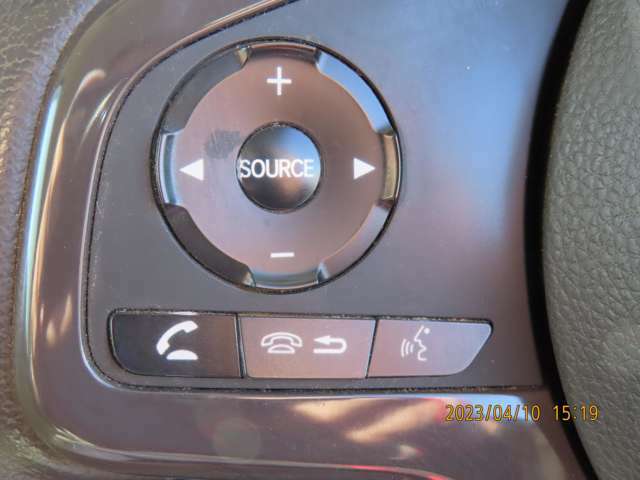 運転席から操作できる各種スイッチもお問い合わせいただければ機能の説明ができますのでお気軽にお問い合わせ下さいね。
