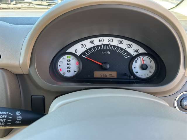 整備スタッフは国家資格を持つプロの整備士です。車検の受入/中間/完成検査と保安基準発行のすべても自社で行います。