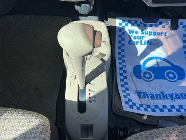 ★全車徹底クリーニング★車内はもちろんエンジンルームまで徹底して清掃！お客様の厳しい目で隅々までチェックしてください