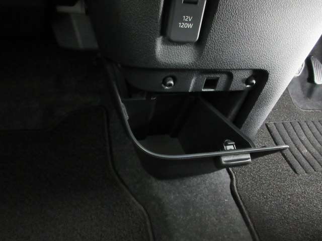 前席収納ボックス